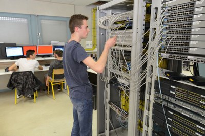 Réseaux Informatiques et systèmes Communiquants